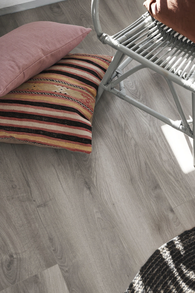 Organic Silent Grey oak 523, plank
